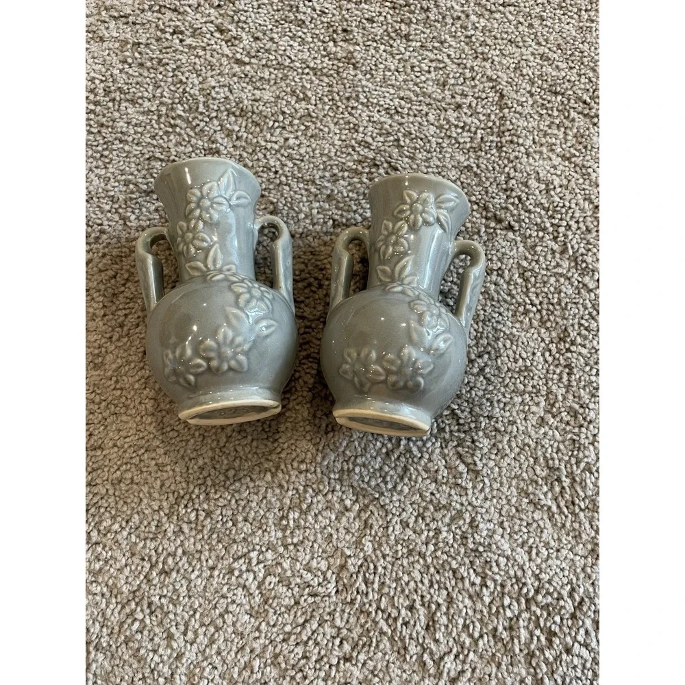 2 Vintage Shawnee Light Gray Floral‎ Vase 875 Daisy Chain Two Handles USA 5